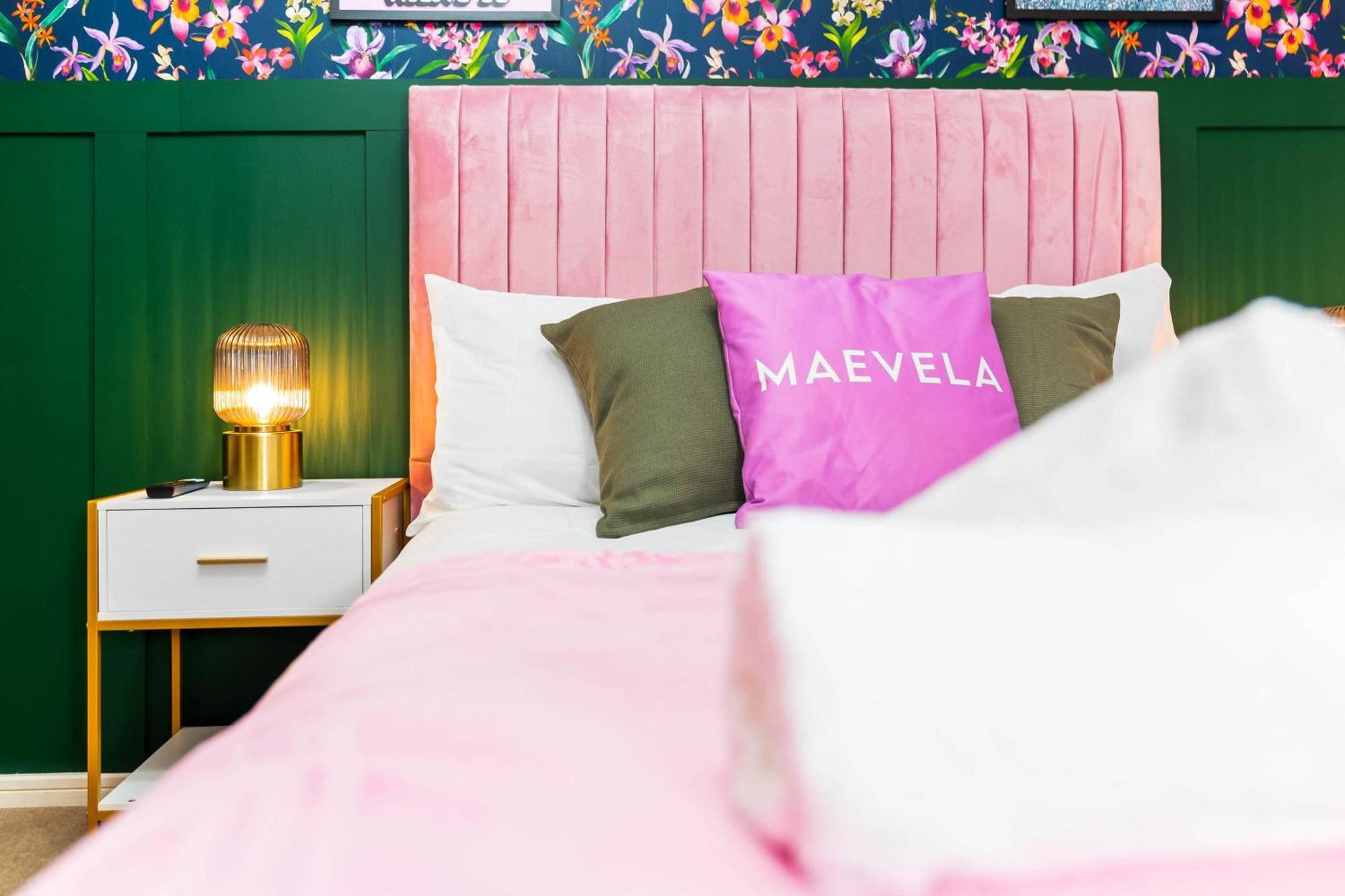 Stylish Manchester 4 Bed House W/Garden ✘ Sleeps 9 - Salford ☆ Free Parking → Smart Tvs In Every Bedroom ☆ Free Netflix & Ultra Fast Wifi ✪ 6 Min To City Centre, Close To Trafford Centre, Etihad Stadium, Manchester Arena, Clubs & More! Exterior foto